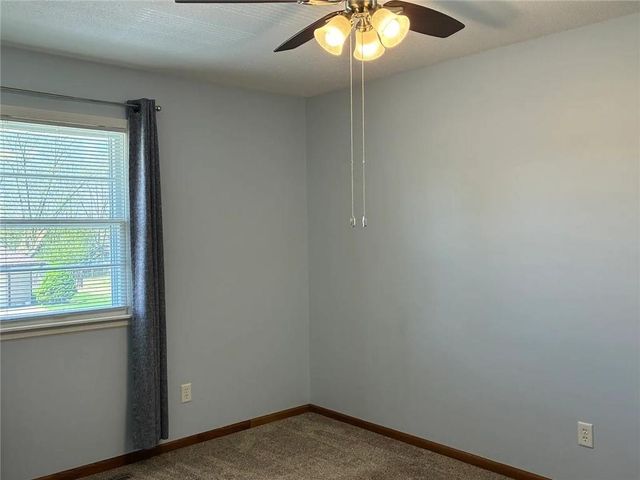 305 N 4th Street, Gower, MO 64454