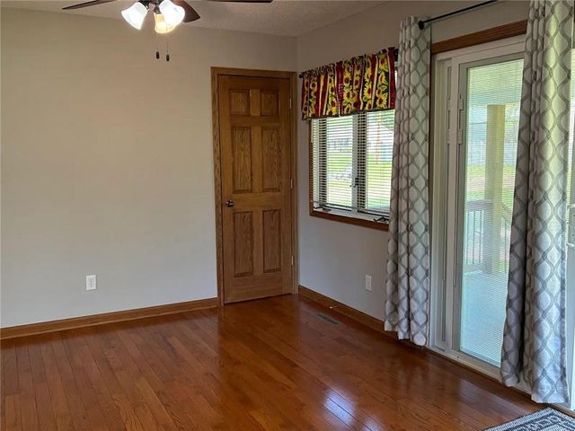 305 N 4th Street, Gower, MO 64454