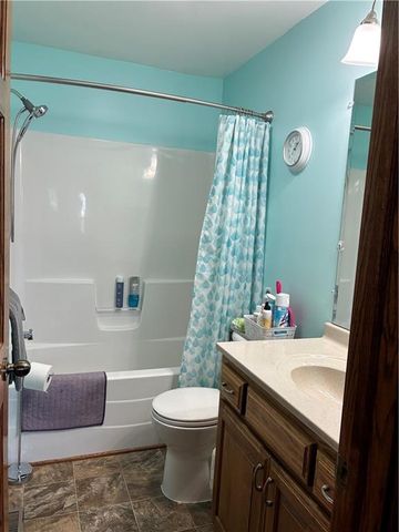 305 N 4th Street, Gower, MO 64454