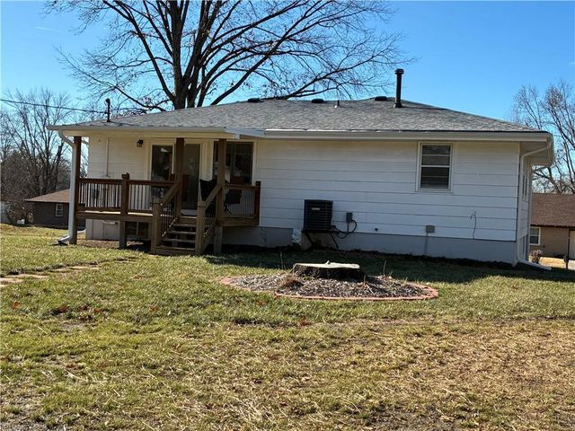 305 N 4th Street, Gower, MO 64454