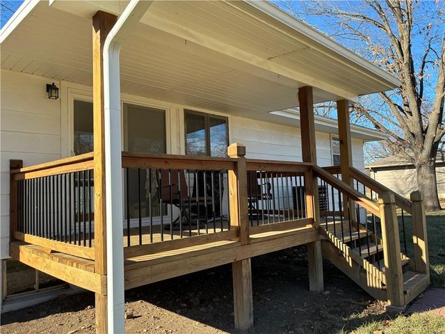 305 N 4th Street, Gower, MO 64454