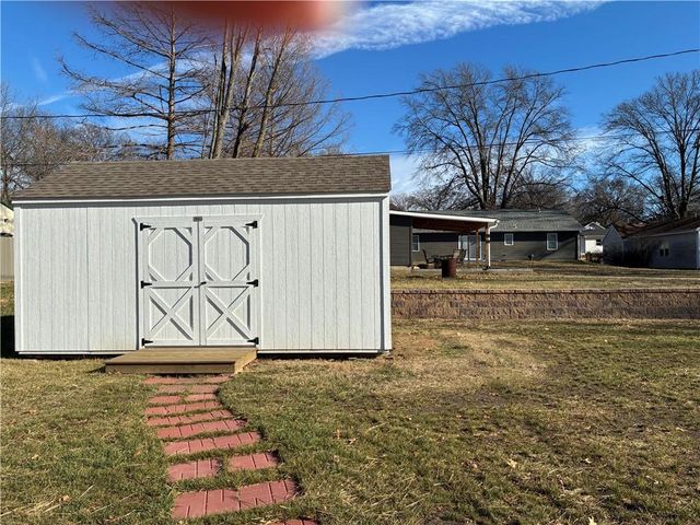 305 N 4th Street, Gower, MO 64454