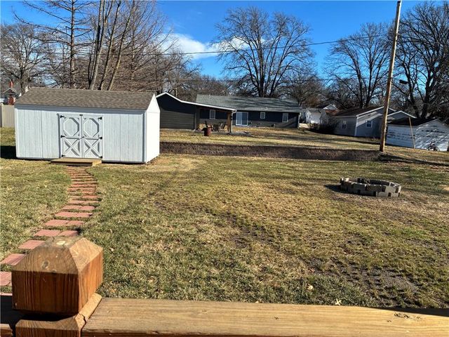 305 N 4th Street, Gower, MO 64454