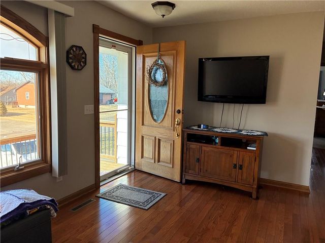305 N 4th Street, Gower, MO 64454