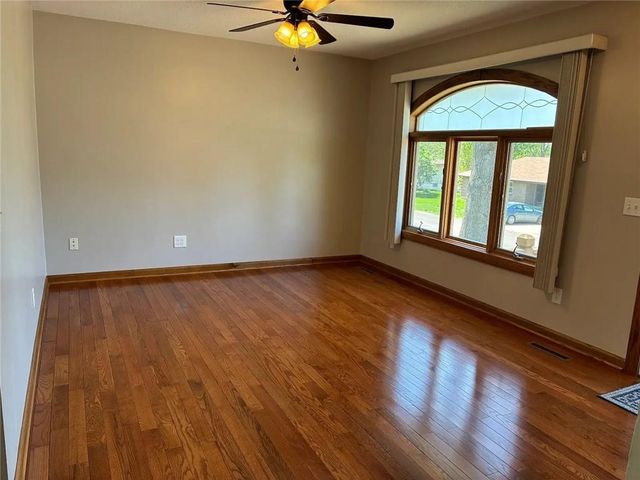 305 N 4th Street, Gower, MO 64454