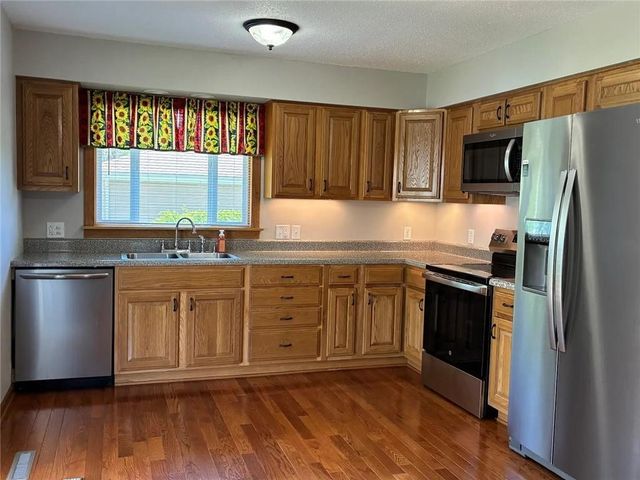 305 N 4th Street, Gower, MO 64454