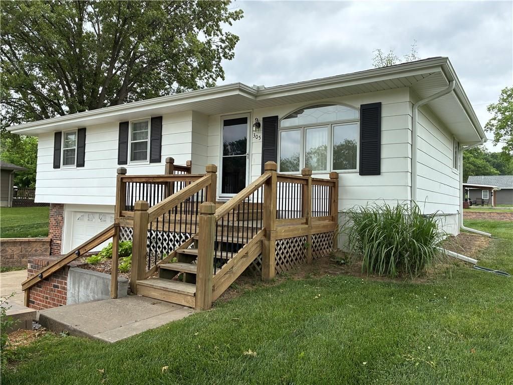 305 N 4th Street, Gower, MO 64454