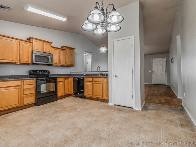 11388 N 120th East Avenue, Owasso, OK 74055