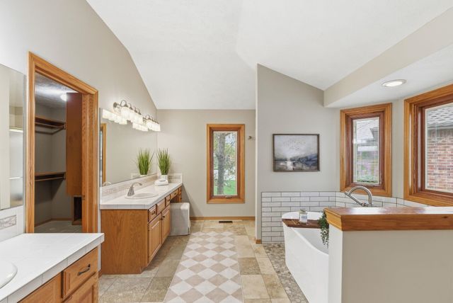 5135 N Harborside Ct, Wichita, KS 67204