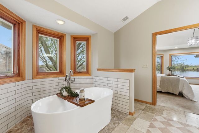 5135 N Harborside Ct, Wichita, KS 67204