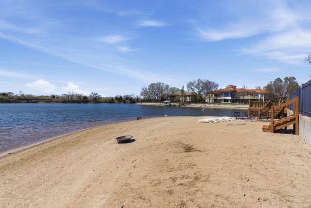 5135 N Harborside Ct, Wichita, KS 67204