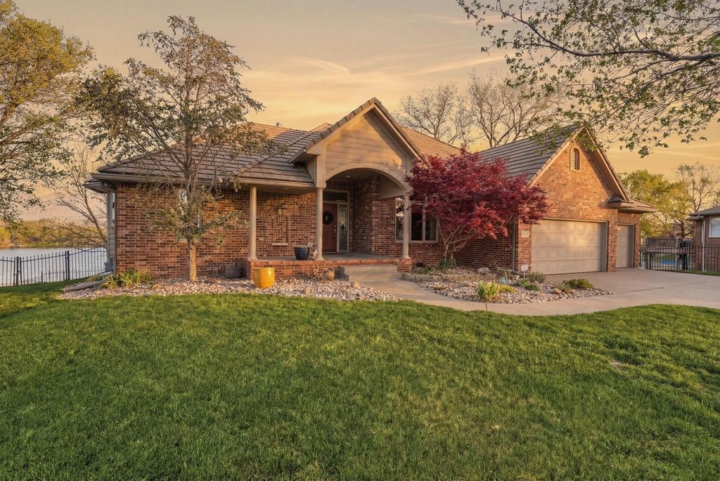 5135 N Harborside Ct, Wichita, KS 67204