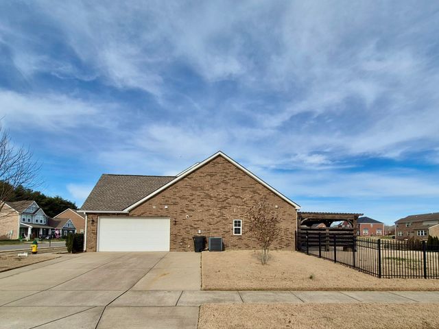 810 Walpole Dr, Gallatin, TN 37066