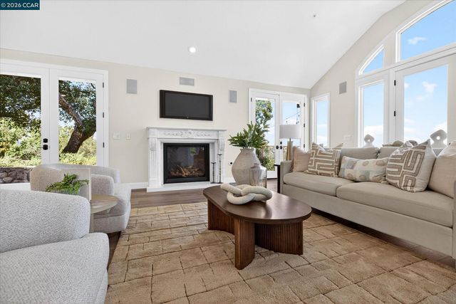10 Diablo Oaks Way, Lafayette, CA 94549