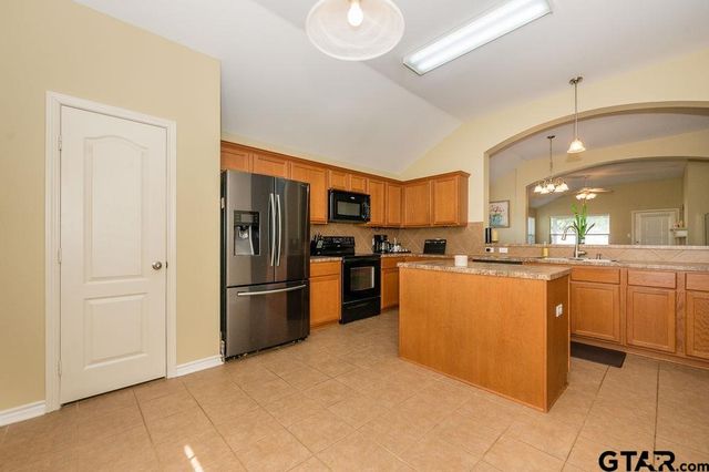 11017 WESTHAVEN CIR, Flint, TX 75762