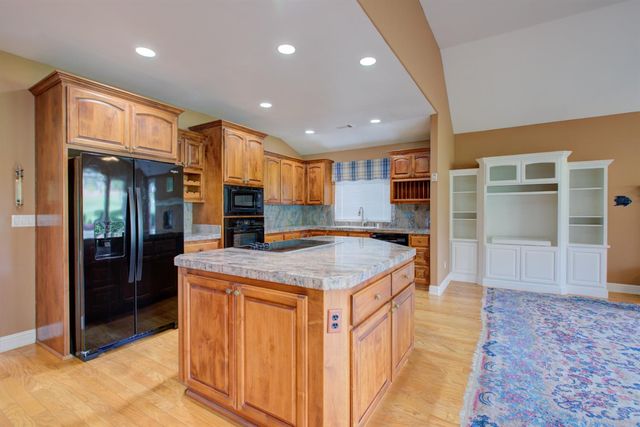 3213 Dogleg Ct, Cameron Park, CA 95682