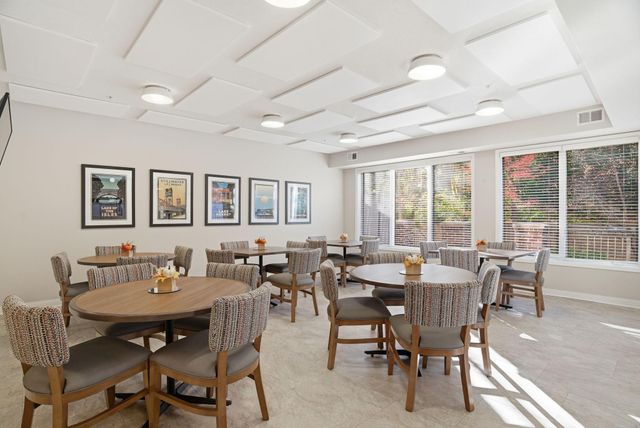 5250 Grandview Square 2311, Edina, MN 55436