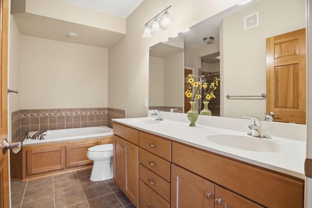 5250 Grandview Square 2311, Edina, MN 55436