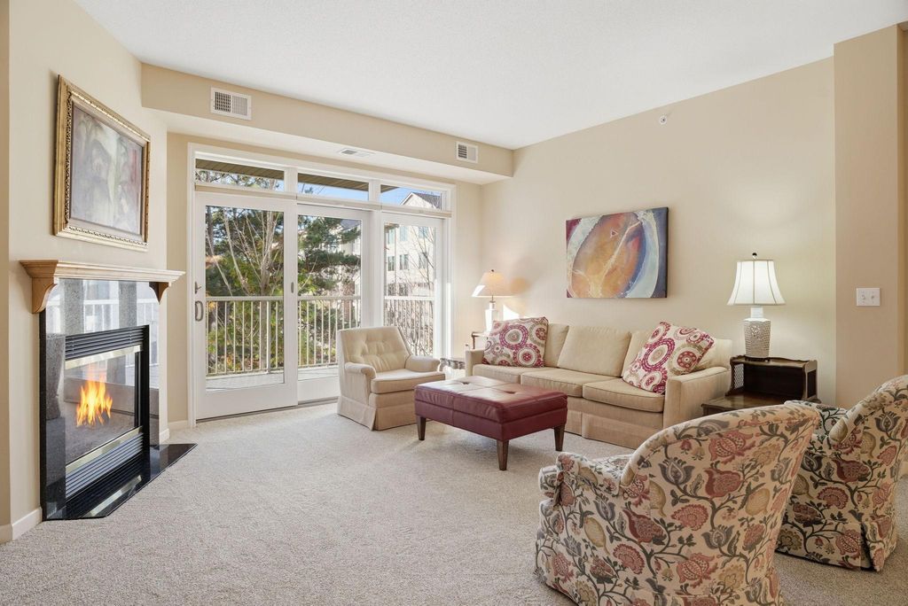 5250 Grandview Square 2311, Edina, MN 55436