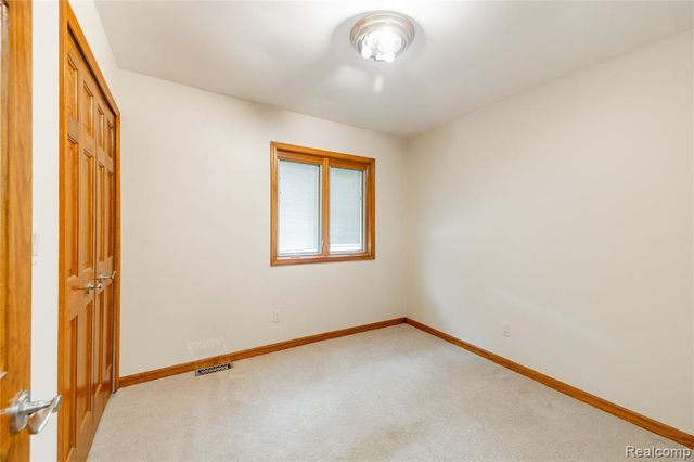 21819 Meridian Road, Grosse Ile, MI 48138