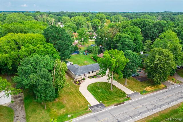 21819 Meridian Road, Grosse Ile, MI 48138