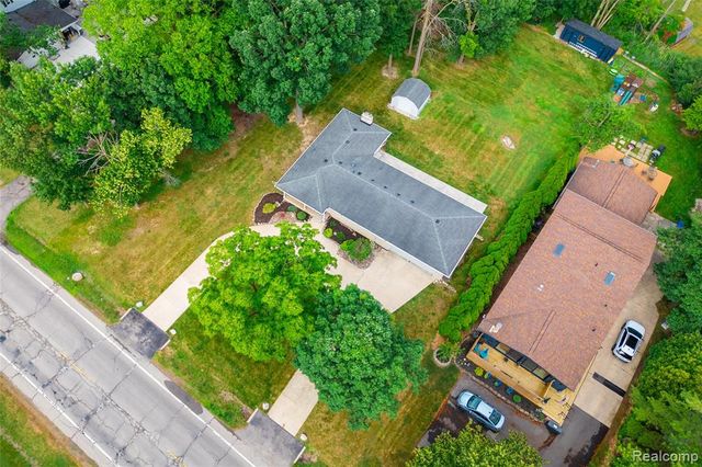 21819 Meridian Road, Grosse Ile, MI 48138