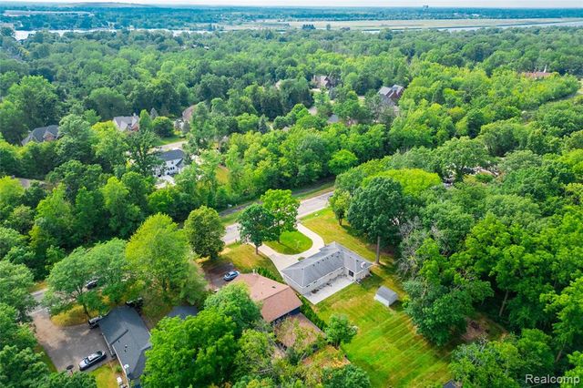 21819 Meridian Road, Grosse Ile, MI 48138