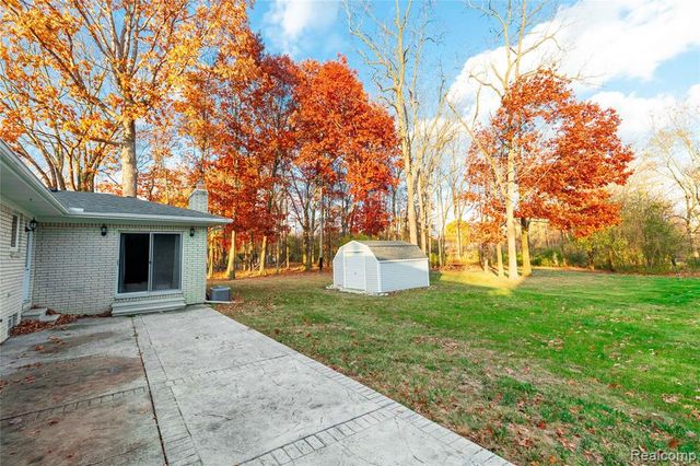 21819 Meridian Road, Grosse Ile, MI 48138