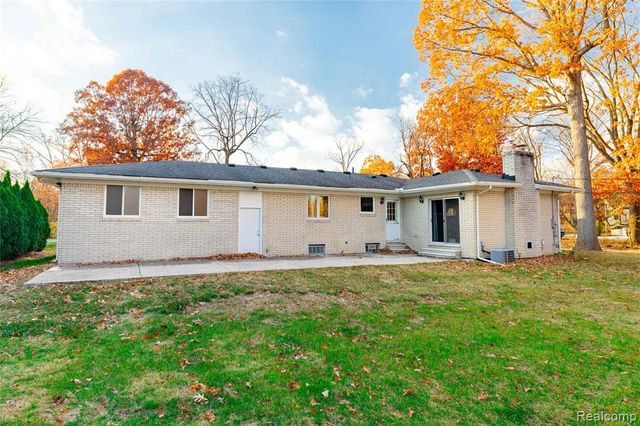 21819 Meridian Road, Grosse Ile, MI 48138