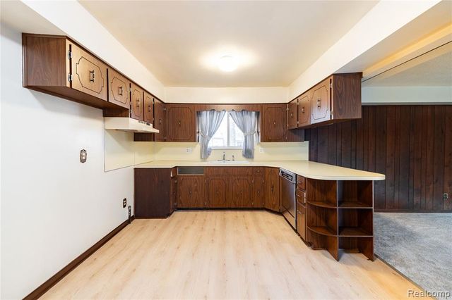 21819 Meridian Road, Grosse Ile, MI 48138