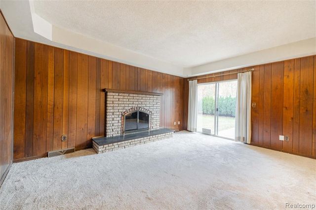 21819 Meridian Road, Grosse Ile, MI 48138