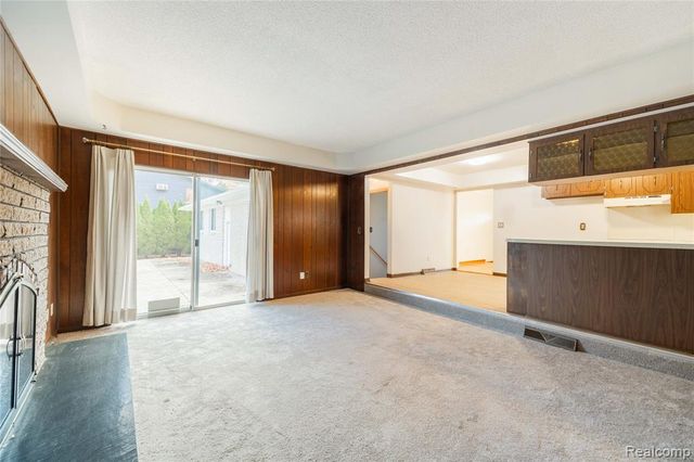 21819 Meridian Road, Grosse Ile, MI 48138