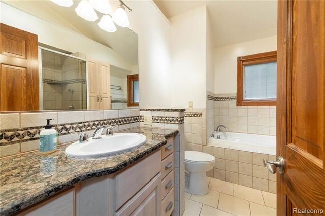 21819 Meridian Road, Grosse Ile, MI 48138