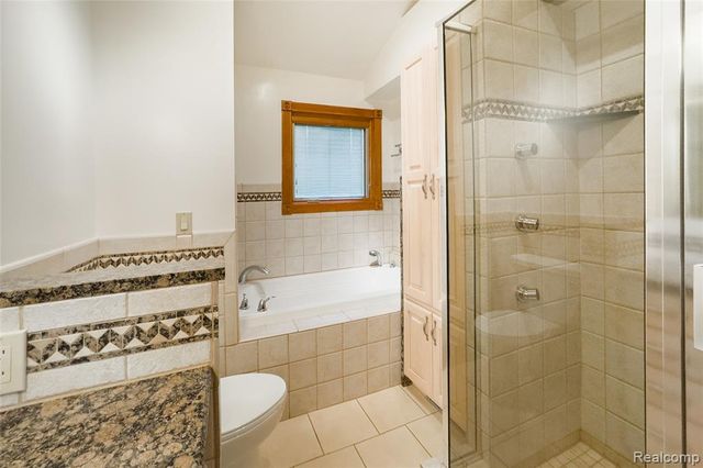 21819 Meridian Road, Grosse Ile, MI 48138