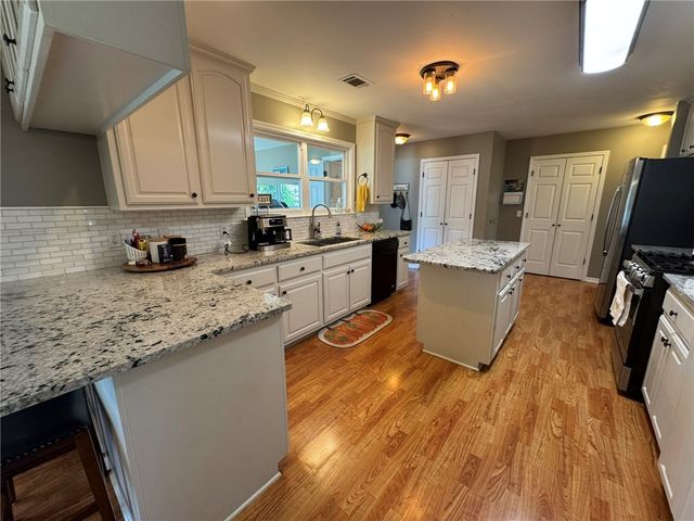 707 S Waco Avenue, Russellville, AR 72801