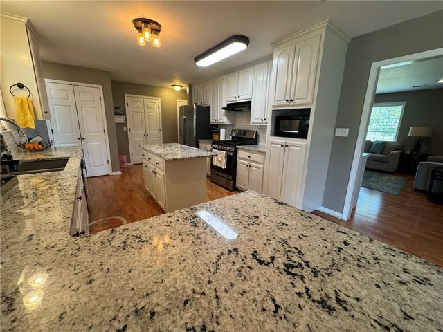 707 S Waco Avenue, Russellville, AR 72801