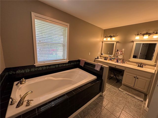 707 S Waco Avenue, Russellville, AR 72801