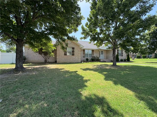 707 S Waco Avenue, Russellville, AR 72801