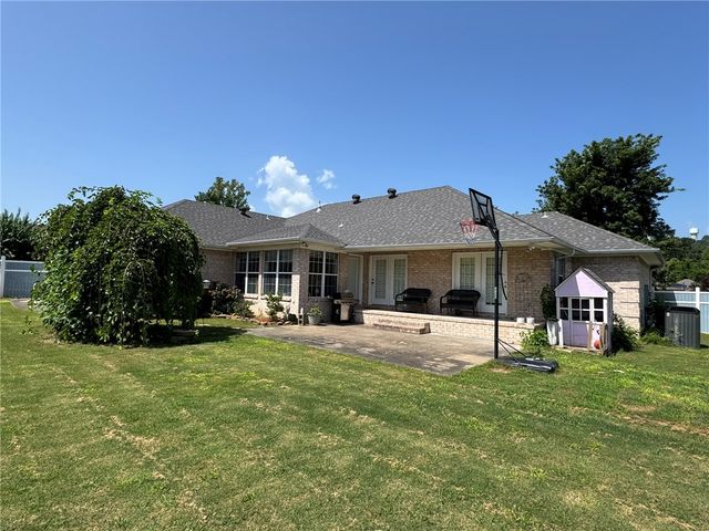 707 S Waco Avenue, Russellville, AR 72801