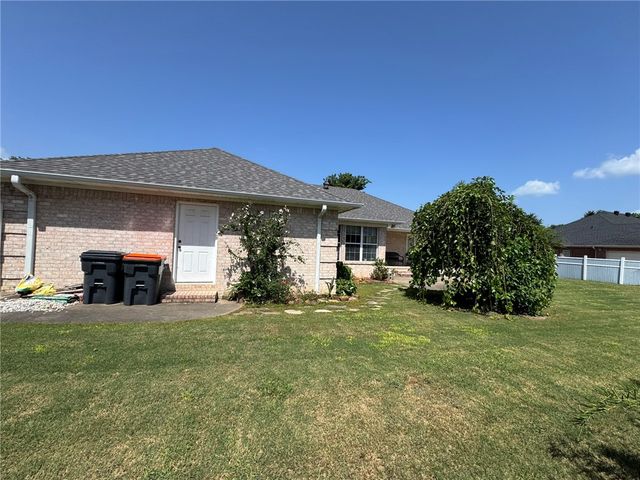 707 S Waco Avenue, Russellville, AR 72801