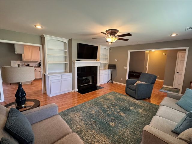 707 S Waco Avenue, Russellville, AR 72801