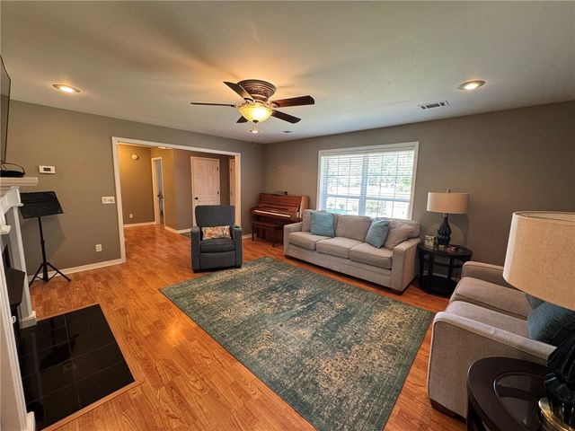 707 S Waco Avenue, Russellville, AR 72801