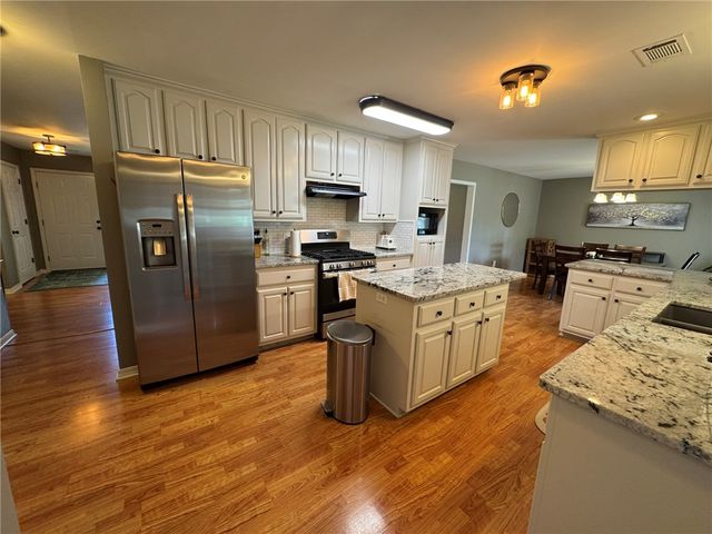 707 S Waco Avenue, Russellville, AR 72801