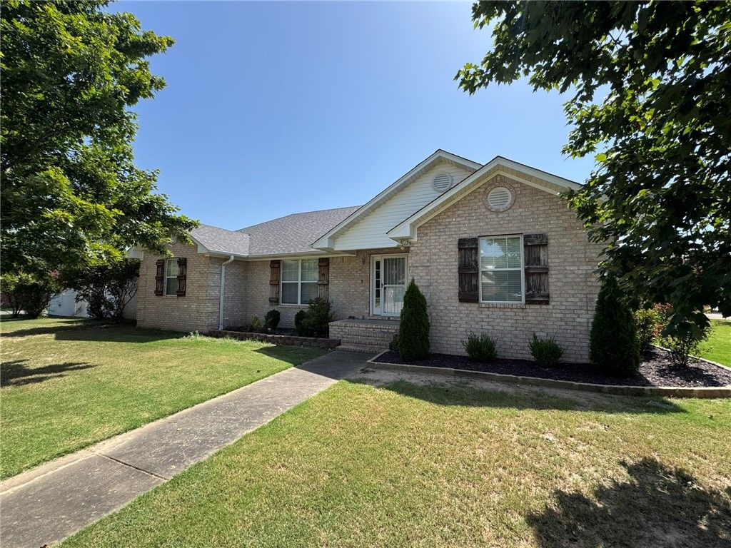 707 S Waco Avenue, Russellville, AR 72801