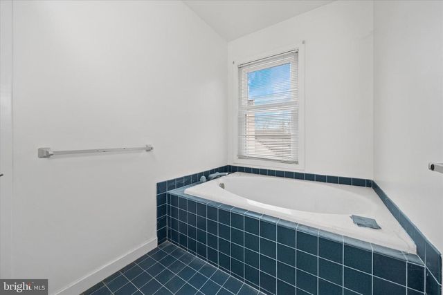 1 EDINBURGH CT, Newark, DE 19711