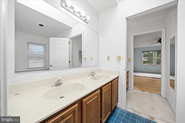 1 EDINBURGH CT, Newark, DE 19711