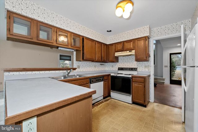 1 EDINBURGH CT, Newark, DE 19711