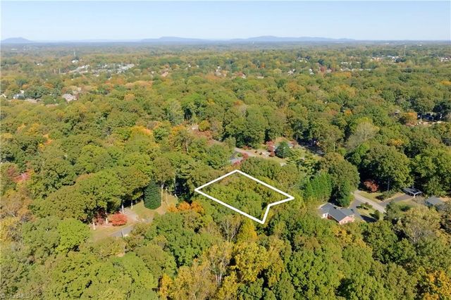1039 Huntingdon Road, Winston-salem, NC 27104