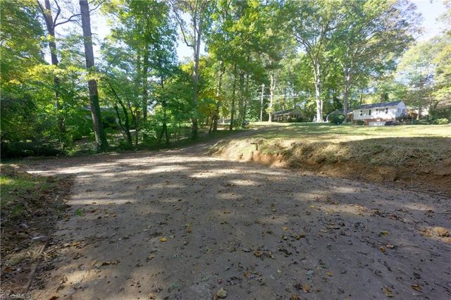 1039 Huntingdon Road, Winston-salem, NC 27104