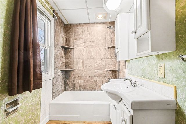 17 S 10th Street, Niles, MI 49120